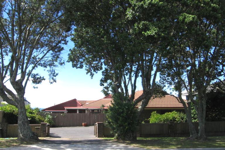 Photo of property in 28 Sharon Road, Waiake, Auckland, 0630