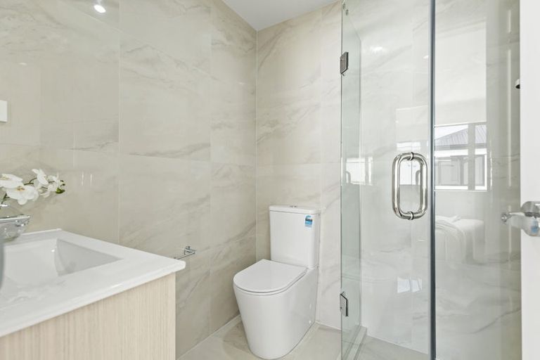 Photo of property in 1/113 Beach Road, Te Atatu Peninsula, Auckland, 0610