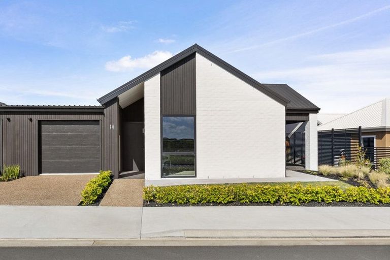 Photo of property in 2 Camellia Court, Palmerston North, 4414