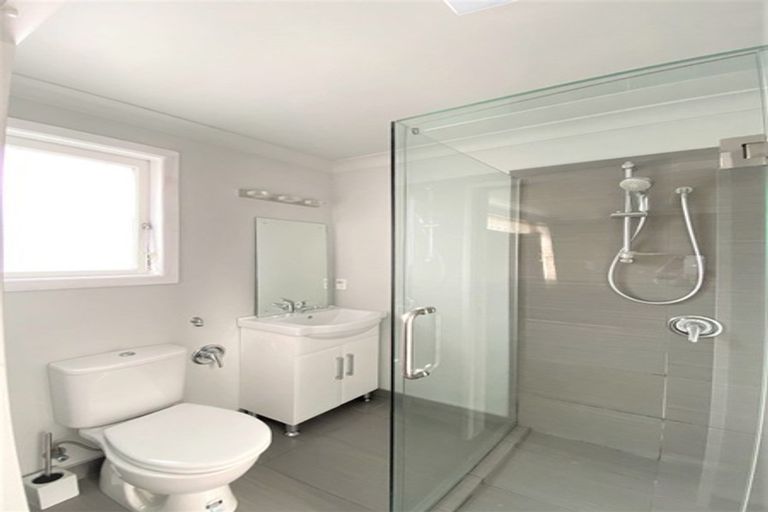 Photo of property in 37 Amberley Avenue, Te Atatu South, Auckland, 0610