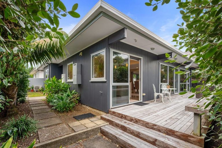 Photo of property in 25d Saltburn Road, Milford, Auckland, 0620