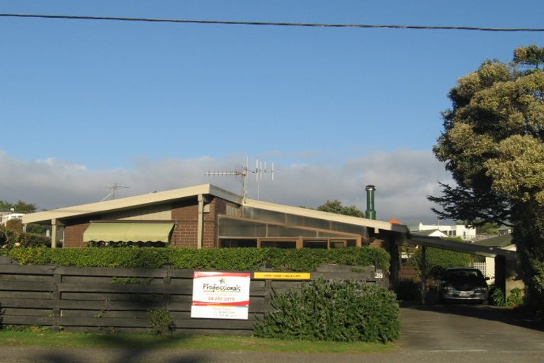 Photo of property in 28 Vaucluse Avenue, Paraparaumu Beach, Paraparaumu, 5032