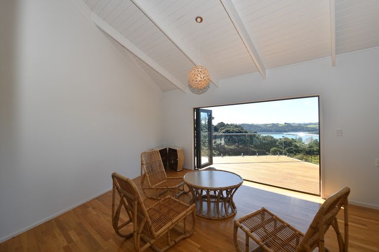 Photo of property in 45 Brick Bay Drive, Sandspit, Warkworth, 0982