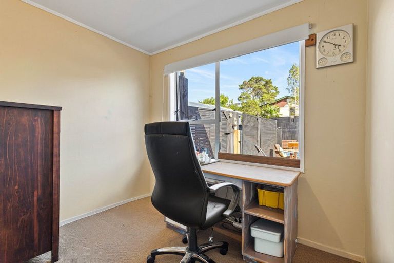Photo of property in 6 Coey Place, Glen Eden, Auckland, 0602