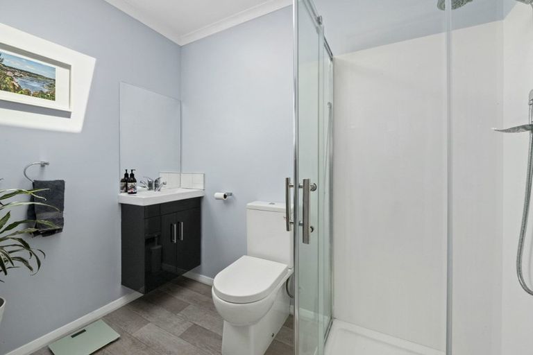 Photo of property in 4 Pinehaven Road, Pinehaven, Upper Hutt, 5019