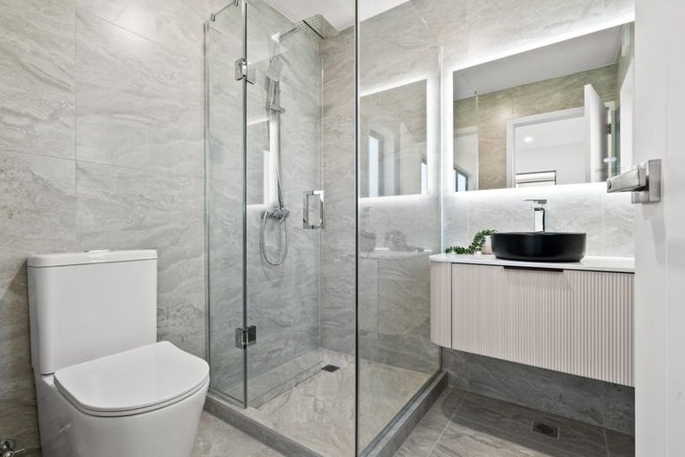 Photo of property in 1/32 Tapuwae Way, Mangere Bridge, 2022