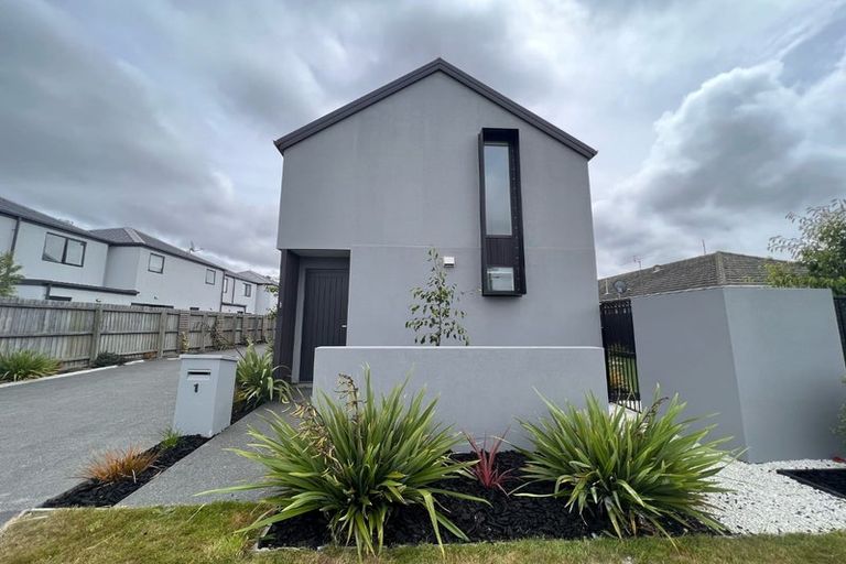 Photo of property in 1/23 Hills Road, Edgeware, Christchurch, 8013