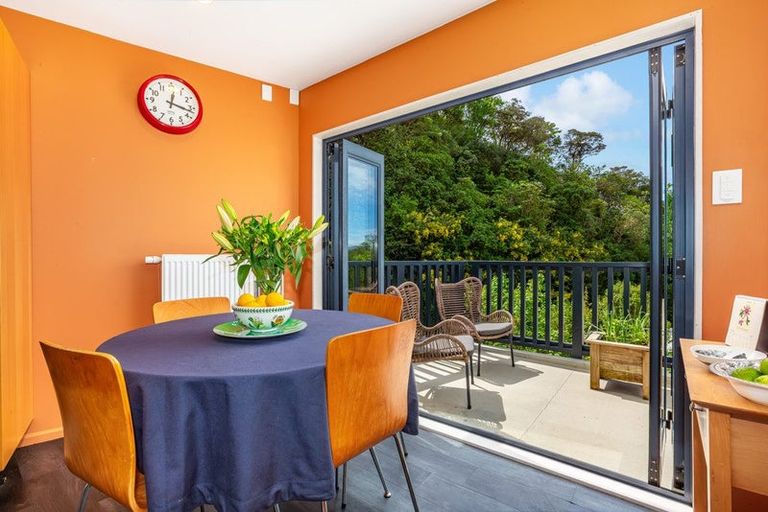 Photo of property in 15 Bank Road, Northland, Wellington, 6012