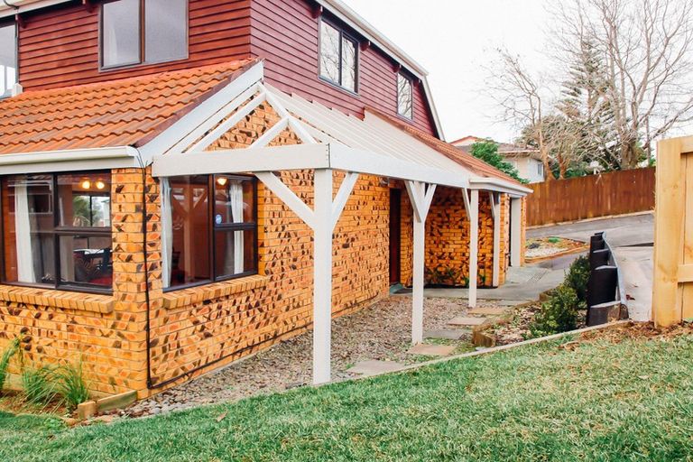 Photo of property in 36a Colwill Road, Massey, Auckland, 0614