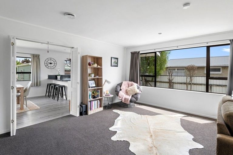 Photo of property in 6 Highbury Drive, Levin, 5510