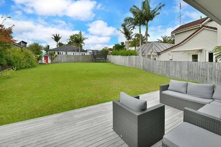 Photo of property in 584 Beach Road, Rothesay Bay, Auckland, 0630