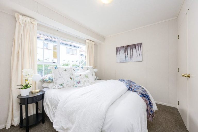Photo of property in 2/112 Nigel Road, Browns Bay, Auckland, 0630