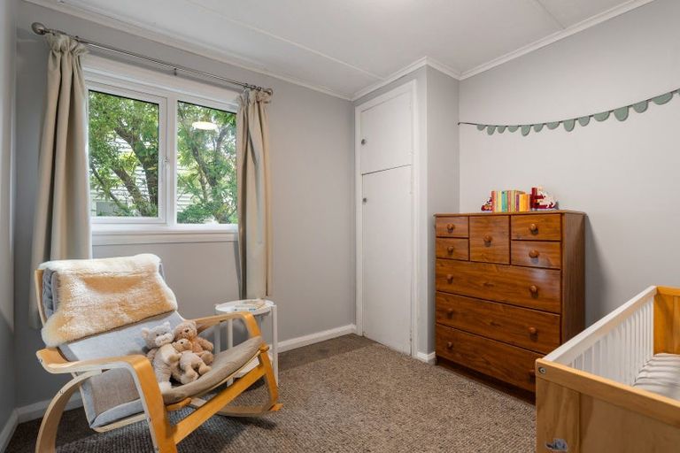 Photo of property in 16 Waru Street, Khandallah, Wellington, 6035