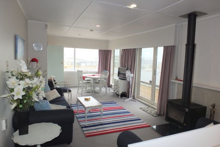 Photo of property in 10 Brown Terrace, Foxton Beach, Foxton, 4815