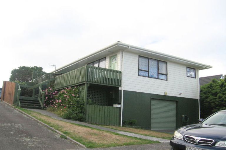 Photo of property in 3 Cobar Close, Maupuia, Wellington, 6022