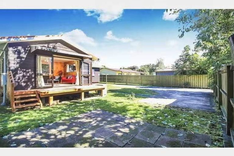 Photo of property in 1/20 Yeovil Road, Te Atatu Peninsula, Auckland, 0610