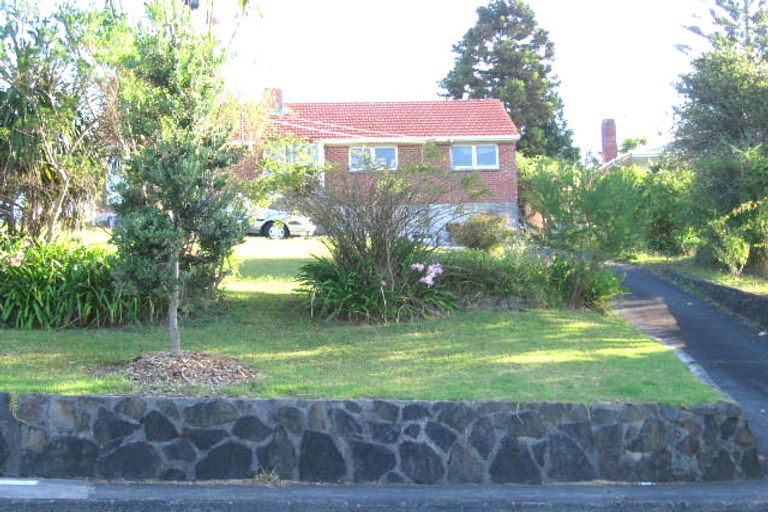 Photo of property in 25 Sunnyside Road, Sunnyvale, Auckland, 0612