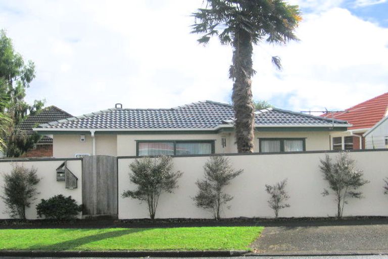 Photo of property in 28 James Laurie Street, Henderson, Auckland, 0612