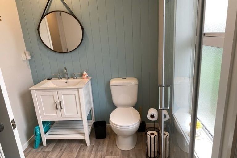 Photo of property in 17 Regent Street, Martinborough, 5711