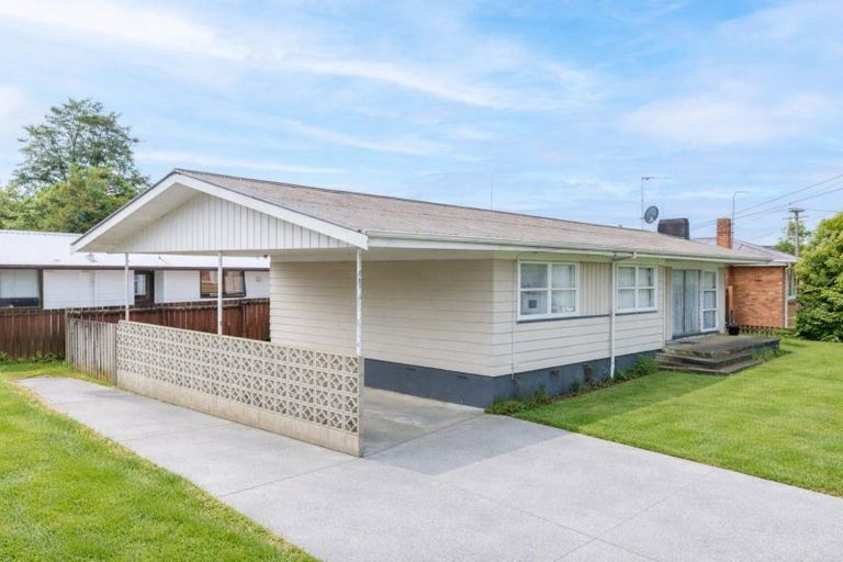 Photo of property in 61 Carrington Avenue, Silverdale, Hamilton, 3216