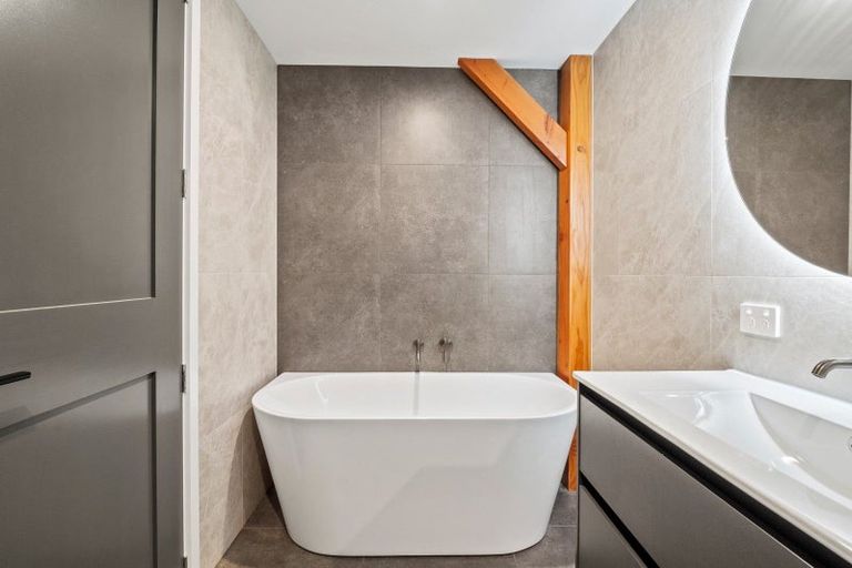 Photo of property in 10 Rushland Road, Jacks Point, 9371