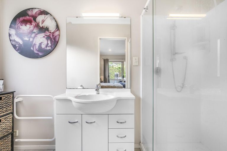 Photo of property in 72 Magic Way, Randwick Park, Auckland, 2105