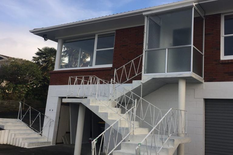 Photo of property in 3/6 East Coast Road, Milford, Auckland, 0620