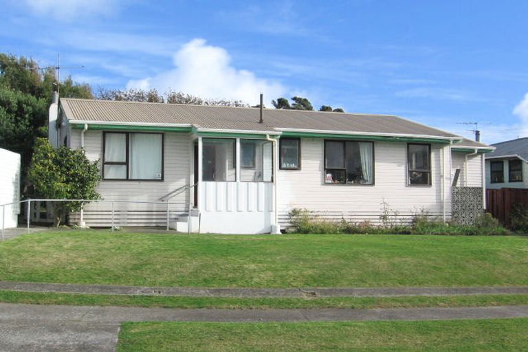 Photo of property in 28 Waiuta Street, Titahi Bay, Porirua, 5022