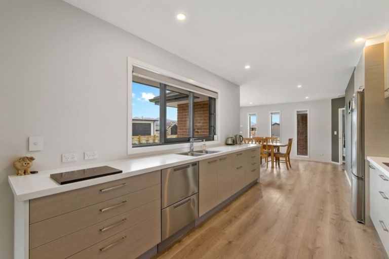 Photo of property in 33 Kingfisher Crescent, Albert Town, Wanaka, 9305