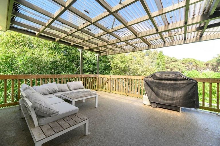 Photo of property in 220 Glengarry Road, Glen Eden, Auckland, 0602