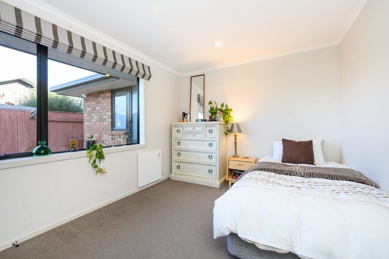Photo of property in 13 Lorenzo Place, Kelvin Grove, Palmerston North, 4414