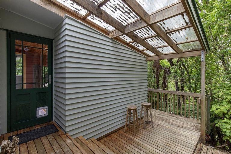 Photo of property in 35 Wyndham Road, Pinehaven, Upper Hutt, 5019