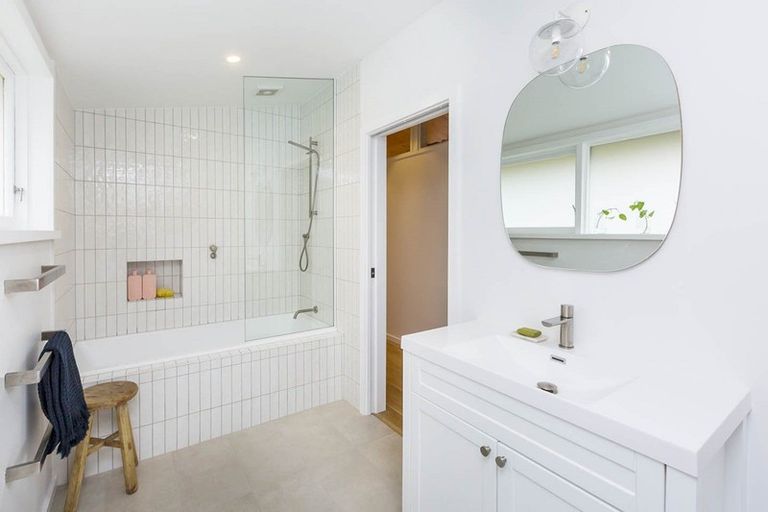 Photo of property in 35 Chatsworth Road, Silverstream, Upper Hutt, 5019