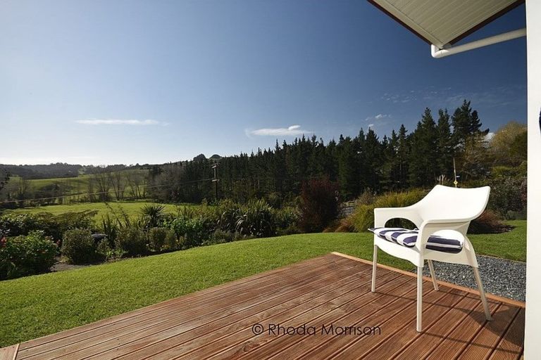 Photo of property in 6 Skelton Crescent, Paparoa, 0571