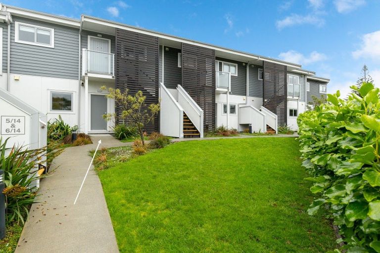 Photo of property in 6 Atkinson Street, Newlands, Wellington, 6037