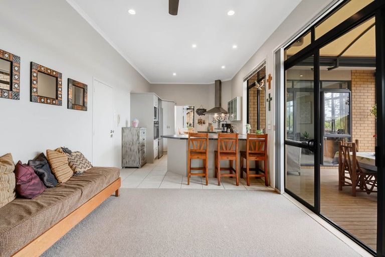 Photo of property in 4 Kingtide Place, Red Beach, 0932