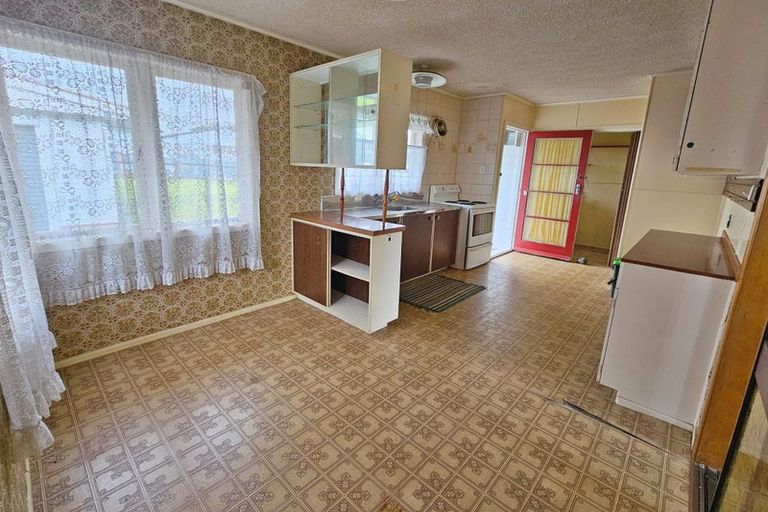 Photo of property in 28 Wilsher Crescent, Henderson, Auckland, 0612