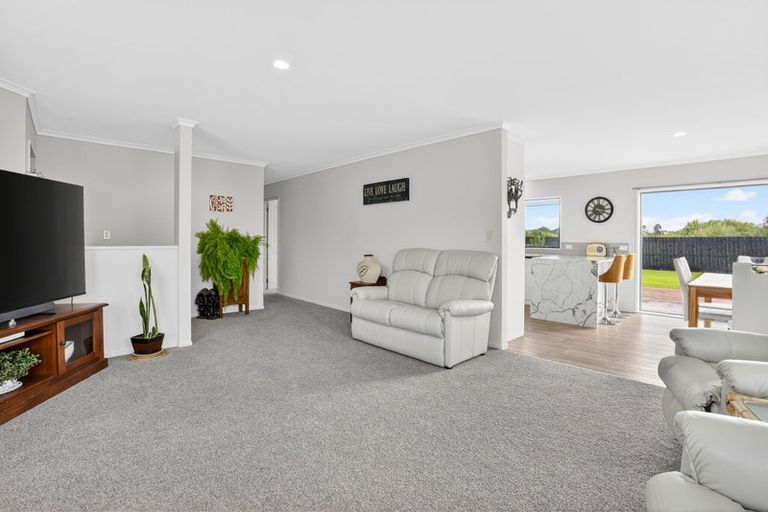 Photo of property in 23 Raabia Close, Parakai, 0830
