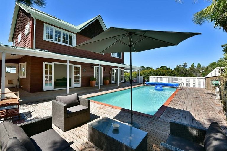 Photo of property in 1141 Whangaparaoa Road, Tindalls Beach, Whangaparaoa, 0930