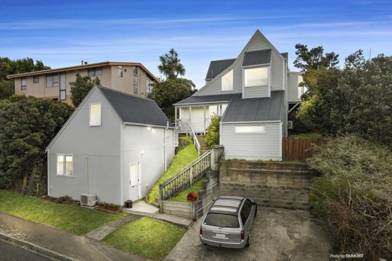 Photo of property in 17 Fitzpatrick Street, Newlands, Wellington, 6037