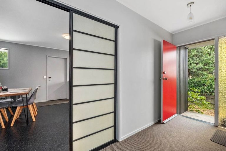 Photo of property in 2/5 Hanlon Crescent, Narrow Neck, Auckland, 0624