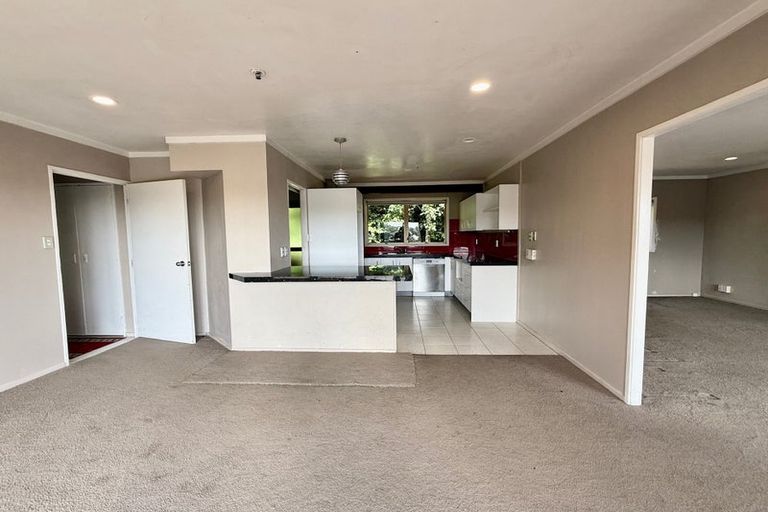 Photo of property in 112 Whangaparaoa Road, Red Beach, 0932