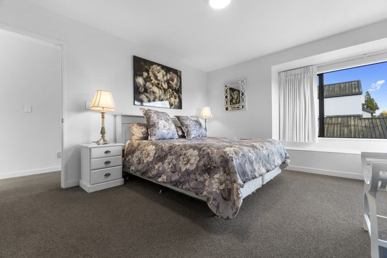 Photo of property in 32 Madill Road, St Andrews, Hamilton, 3200