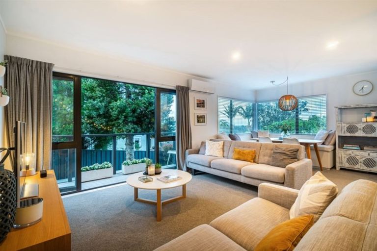 Photo of property in 3/211 Onewa Road, Birkenhead, Auckland, 0626