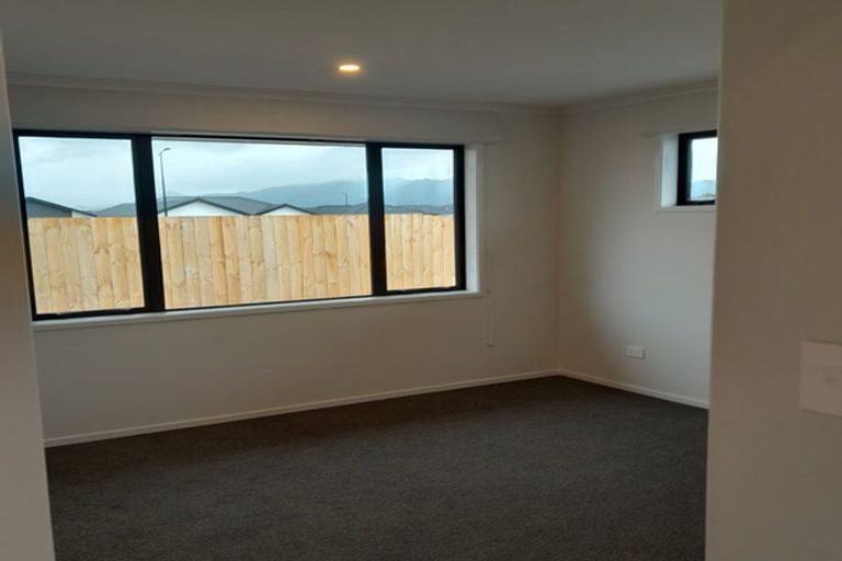 Photo of property in 112 Kaurinui Crescent, One Tree Point, 0118