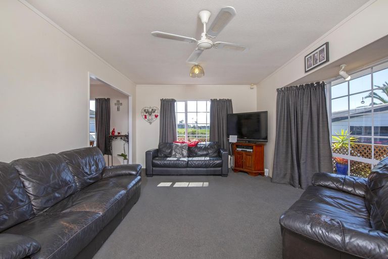 Photo of property in 58 De Quincey Terrace, Highland Park, Auckland, 2010