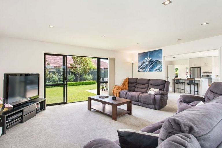 Photo of property in 10 Blarney Place, Casebrook, Christchurch, 8051