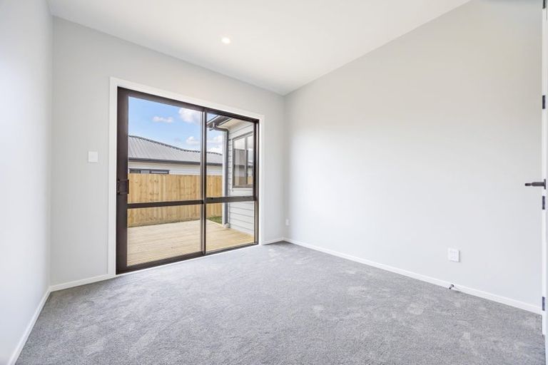 Photo of property in 13 Mcindoe Road, Kumeu, 0810