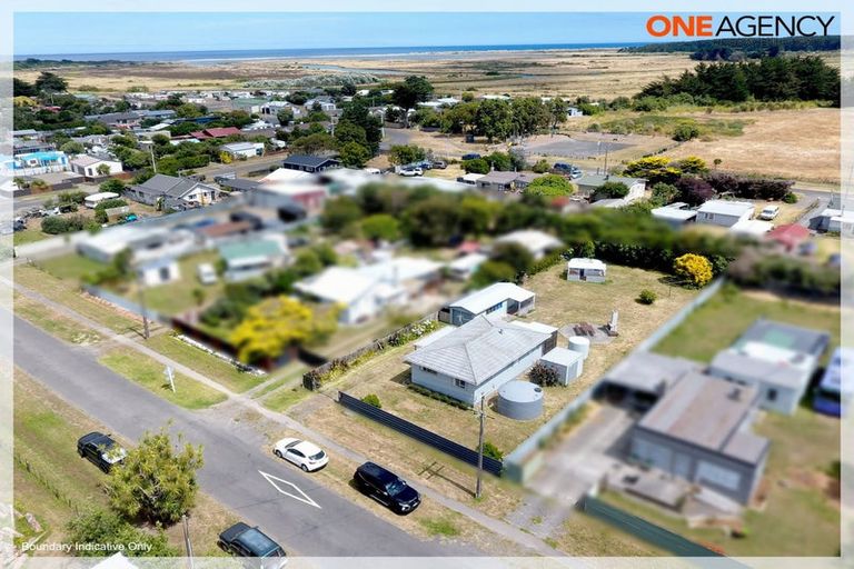 Photo of property in 14 Punga Street, Tangimoana, 4822