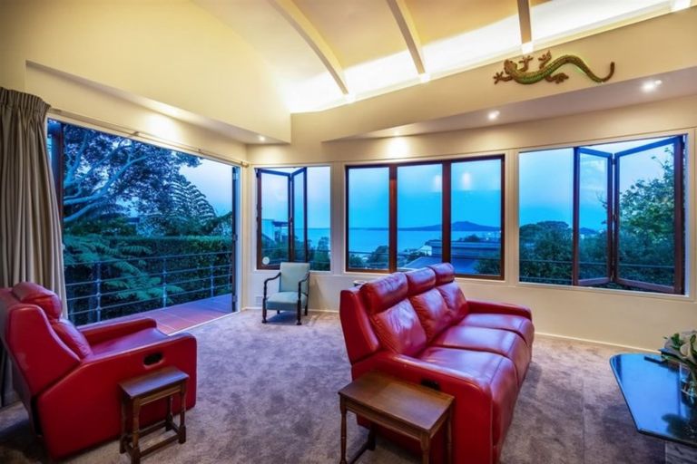 Photo of property in 5 Eastcliffe Road, Castor Bay, Auckland, 0620